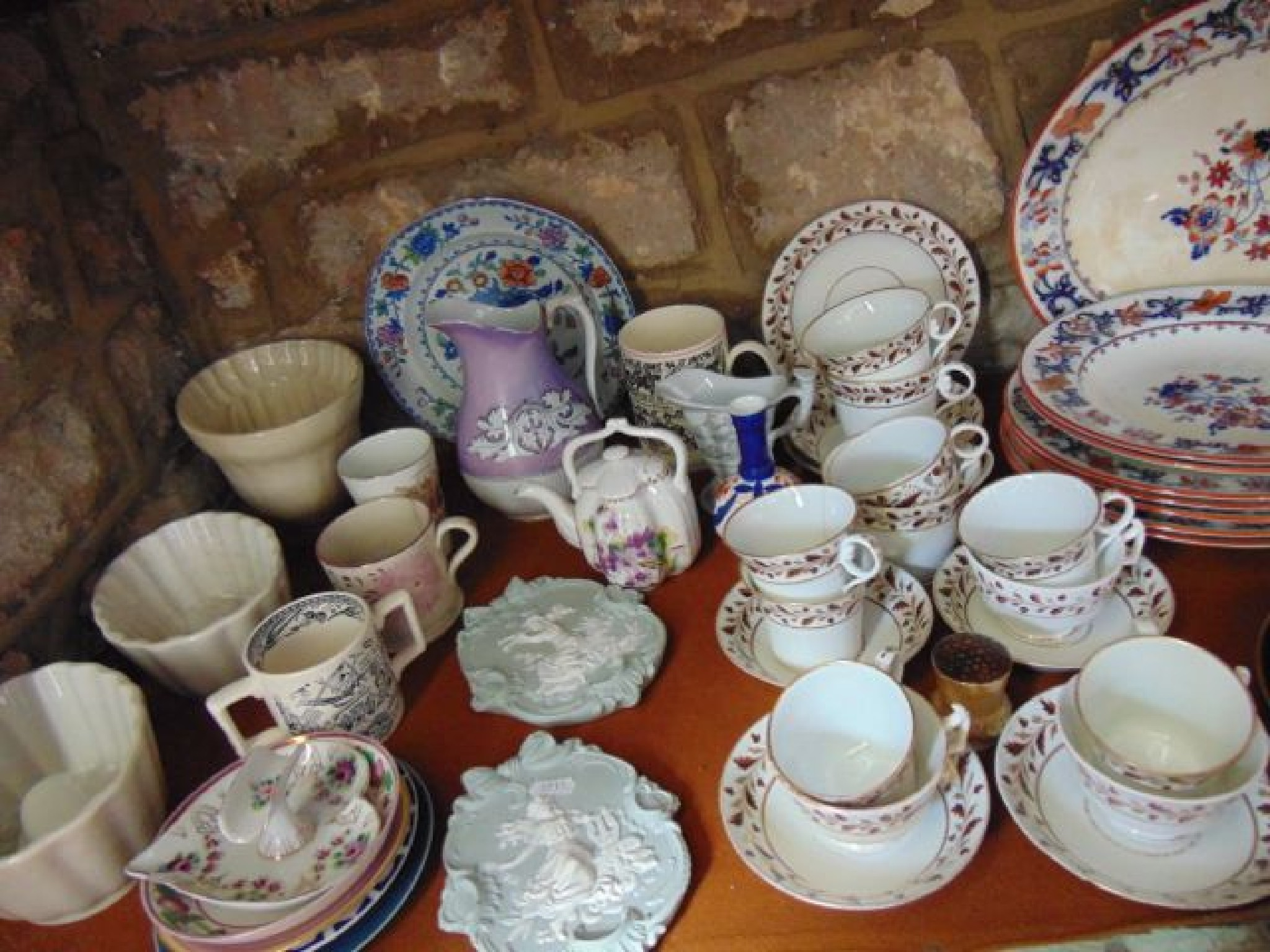 A quantity of 19th century Minton Merrion Japan pattern dinner