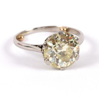 A diamond solitaire ring claw set to an unmarked white