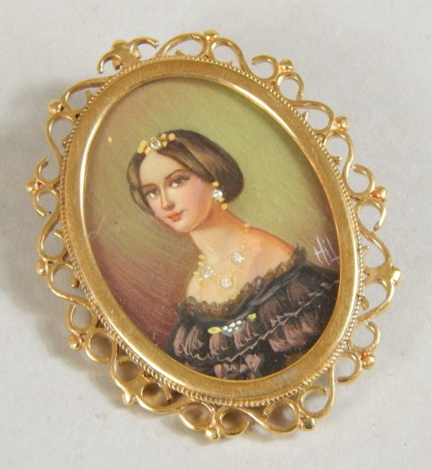 A 20thC portrait brooch set with a lady quarter profile
