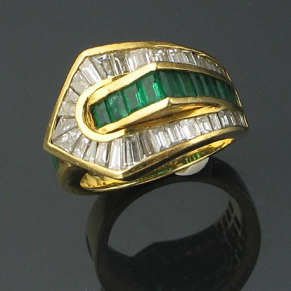 An emerald diamond and 18k yellow gold buckle ring estimated