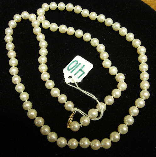 PEARL AND FOURTEEN KARAT GOLD NECKLACE The 29 inch necklace