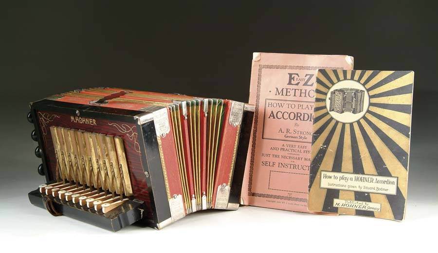 HOHNER ACCORDION Circa 1926 accordion with instruction booklets SIZE 13