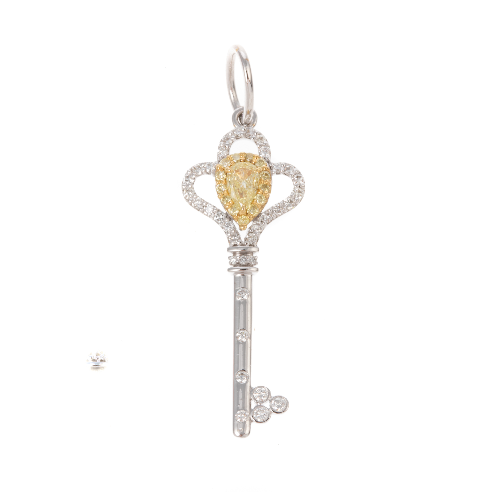 A YELLOW WHITE DIAMOND KEY PENDANT IN 18K 18K white