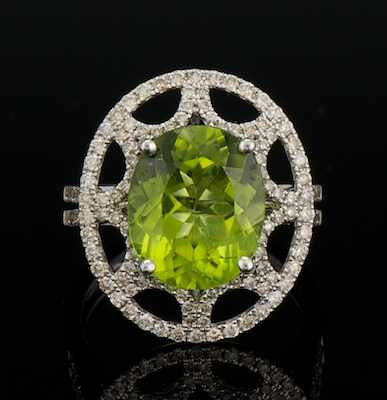A Ladies Diamond and Peridot Ring 14k white gold ring