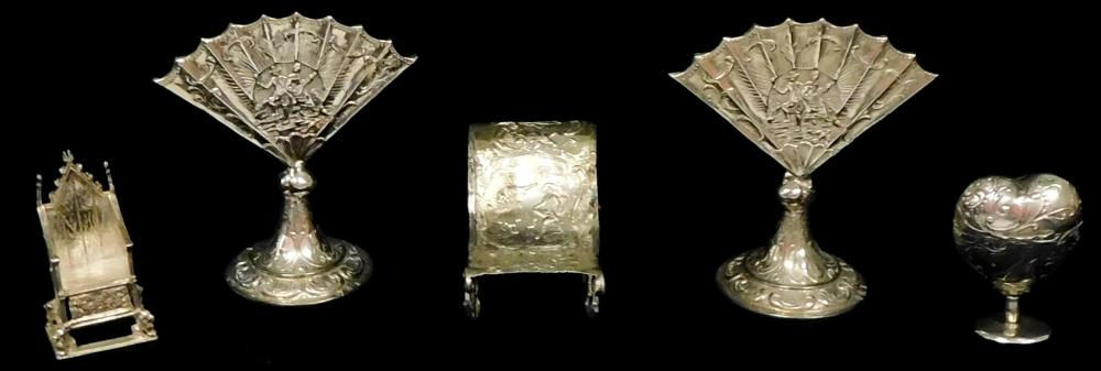 SILVER Five pieces of tested and marked silver including two