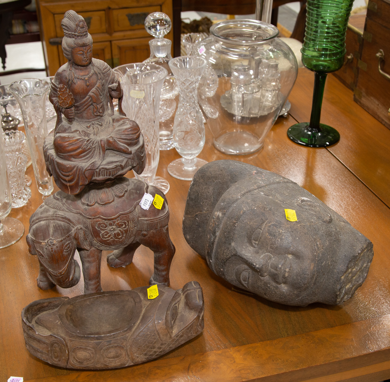 CHINESE STONE HEAD WOODEN QUAN YIN Comprising a large hand
