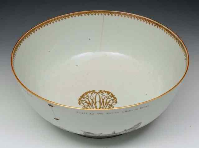 A CHINESE EXPORT PORCELAIN PUNCH BOWL painted en grisaille with