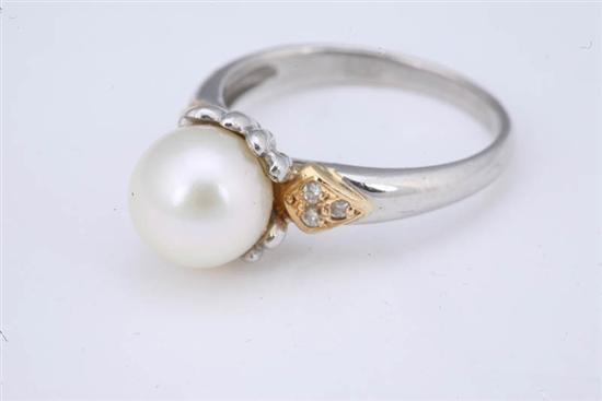 PEARL AND DIAMOND RING Center 8mm pearl is accented by