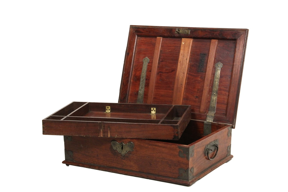 CHINESE EXPORT TRAVELER S DESK Rosewood or Huanghuali Box with