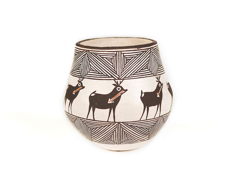 Marie Z Chino Acoma Pot with Heart line Deer Marie
