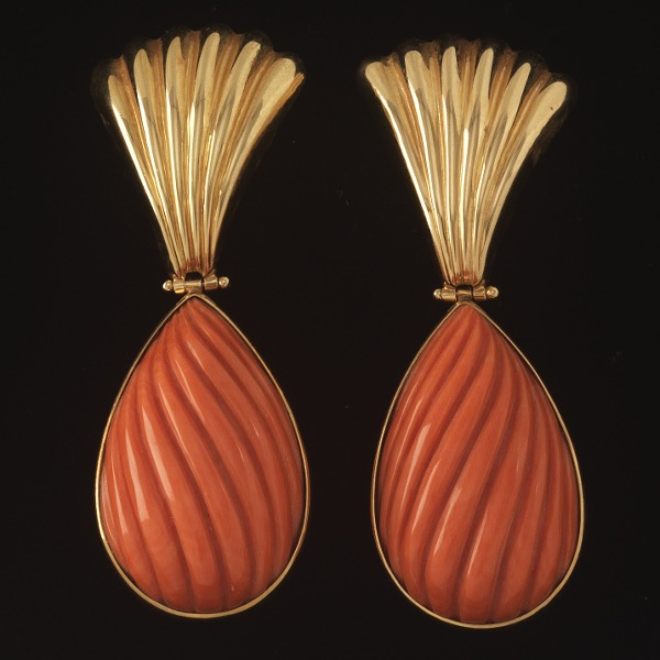 PAIR OF CARVED CORAL EARRINGS 2 x Ribbed carved teardrop
