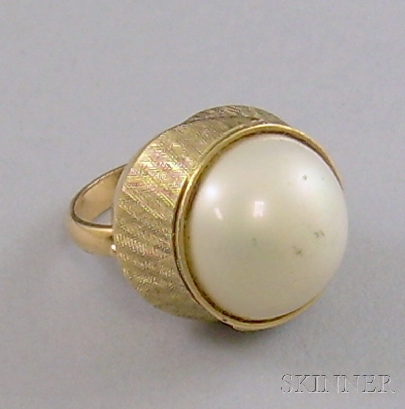 14kt Gold and Imitation Pearl Dome Ring size 6 1