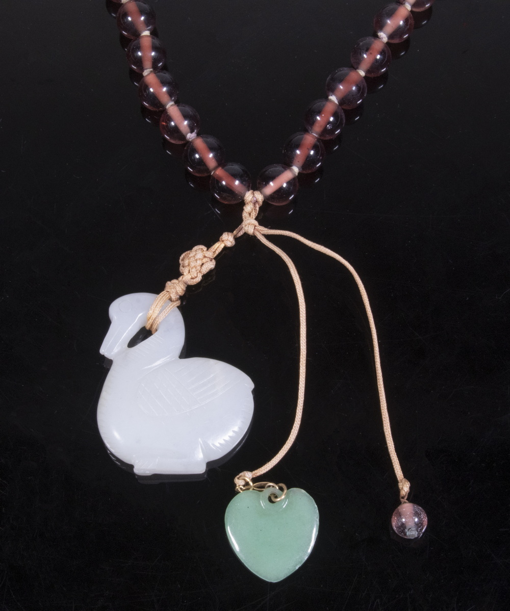 BEADED NECKLACE WITH JADE PENDANTS Chinese Amethyst Bead Necklace having
