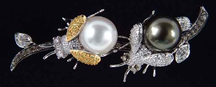 PEARL DIAMOND BROOCH 14kt white and yellow gold brooch is
