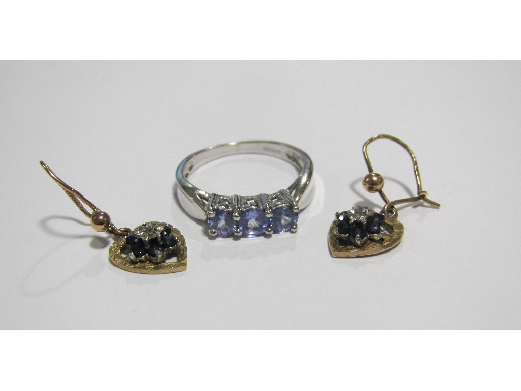 Lot comprising a 9 ct white gold tanzanite three stone