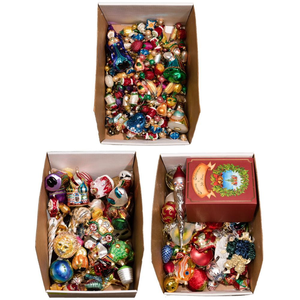 CHRISTMAS ORNAMENT AND STRAND ASSORTMENTApproximately 81 items including 10 glass