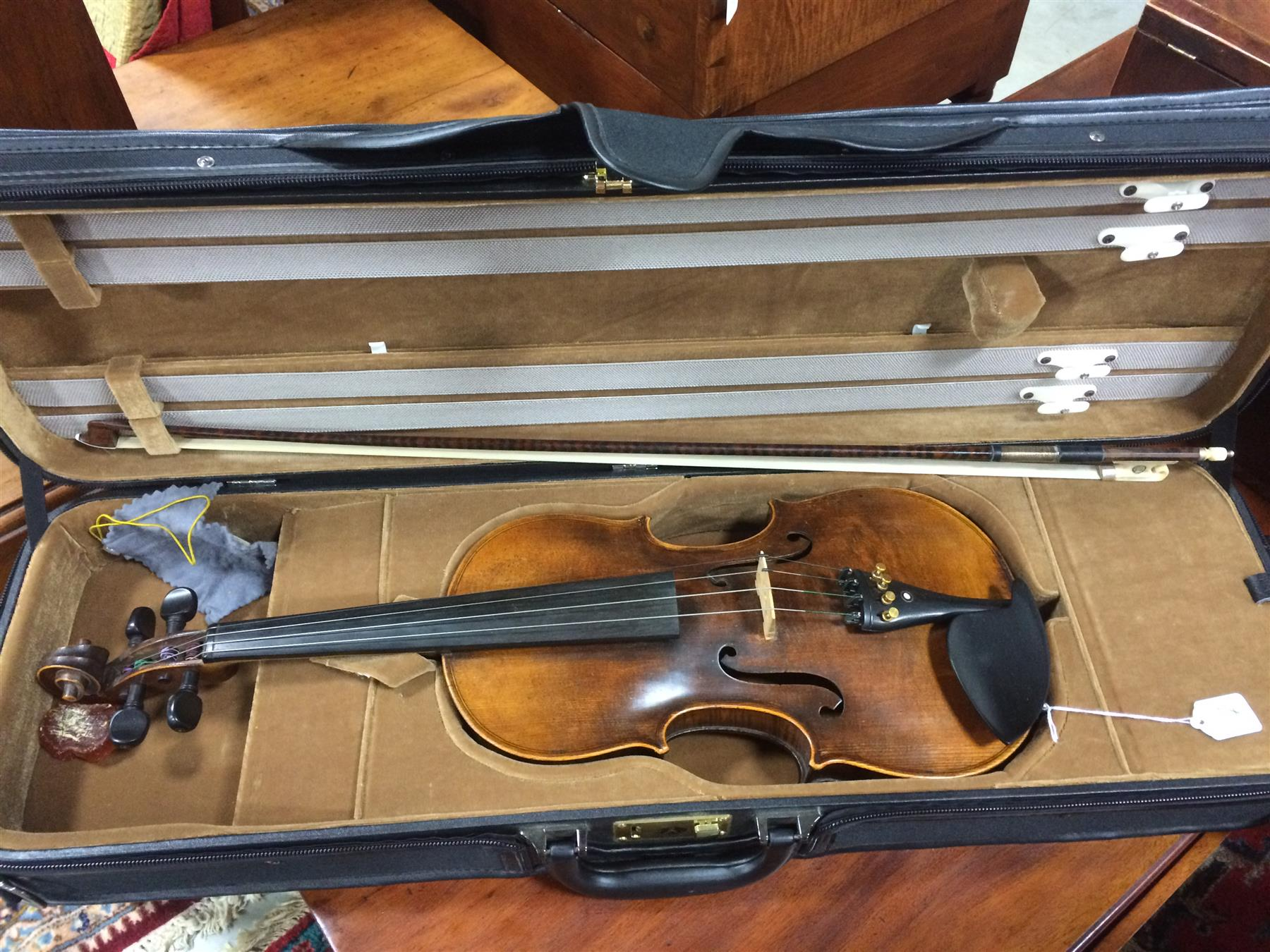 UNSIGNED VIOLIN European late 19th early 20th century Carved scroll