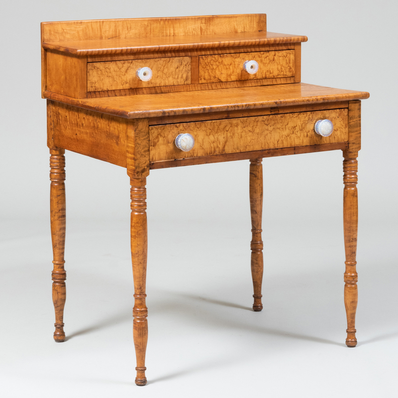 Federal Tiger Maple and Bird s Eye Maple Dressing Table