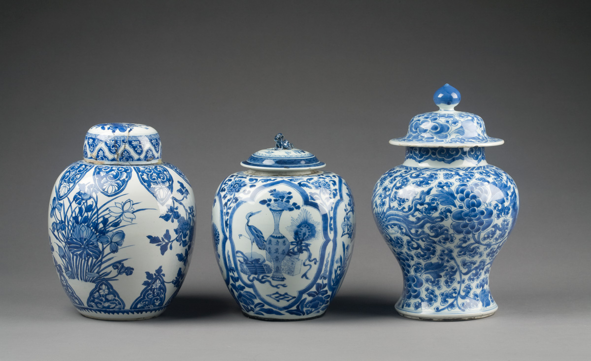 THREE CHINESE PORCELAIN BLUE AND WHITE JARS AND COVERS The