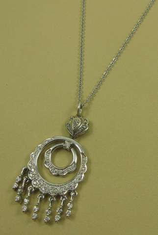 DIAMOND AND WHITE GOLD PENDANT NECKLACE the 18k white gold