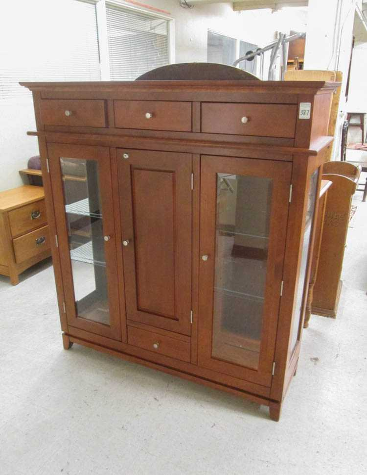 CRAFTSMAN STYLE CHINA DISPLAY AND WINE CABINET made in Canada