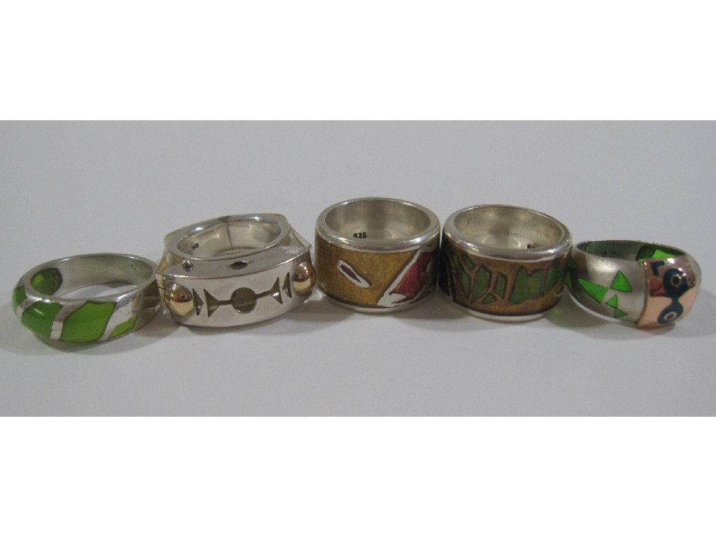 Lot comprising five Moshiko silver and resin dress rings