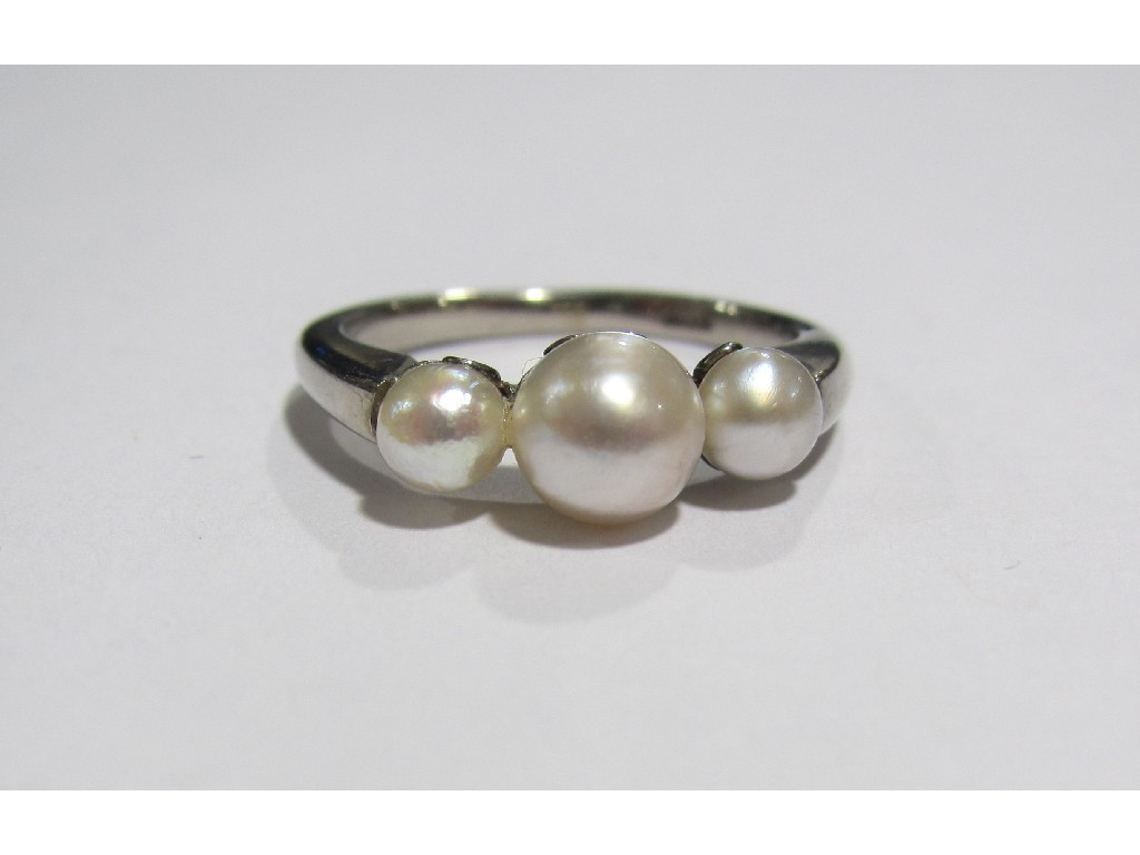 White metal cultured pearl three stone ring