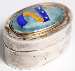 Silver Enamel White Sapphire The oval container with a dome