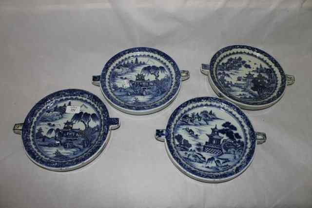 A COLLECTION OF FOUR CHINESE BLUE AND WHITE PORCELAIN EXPORT