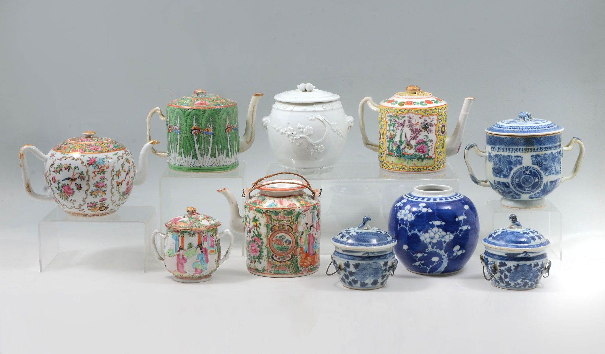CHINESE TEAPOT PORCELAIN COLLECTION Comprising 4 Lidded Rose Medallion teapots