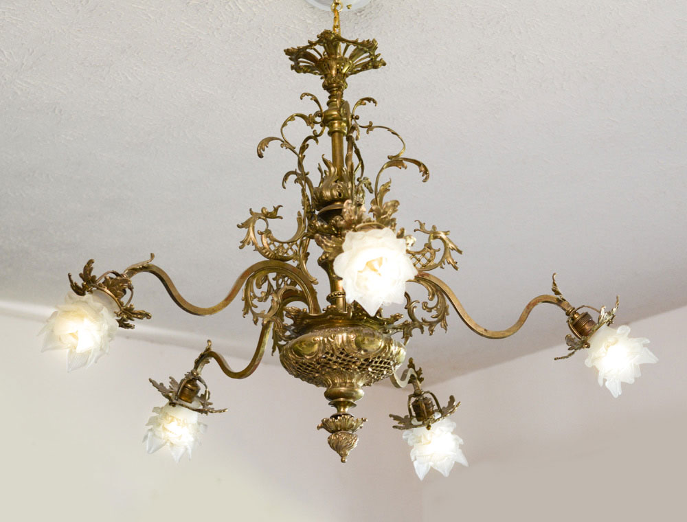 5 LIGHT BRASS ROCOCO CHANDELIER Rococo style frame with foliate