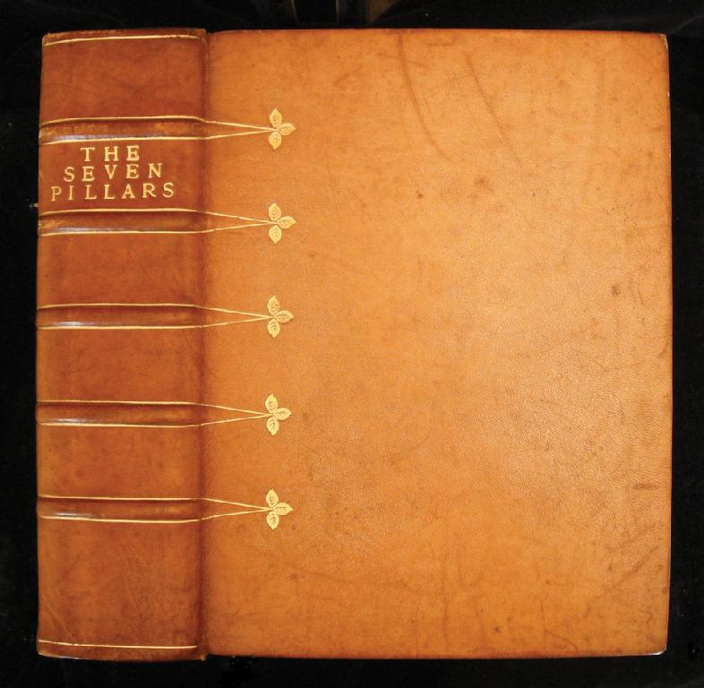 Lawrence T E Seven Pillars of Wisdom A Triumph Initial