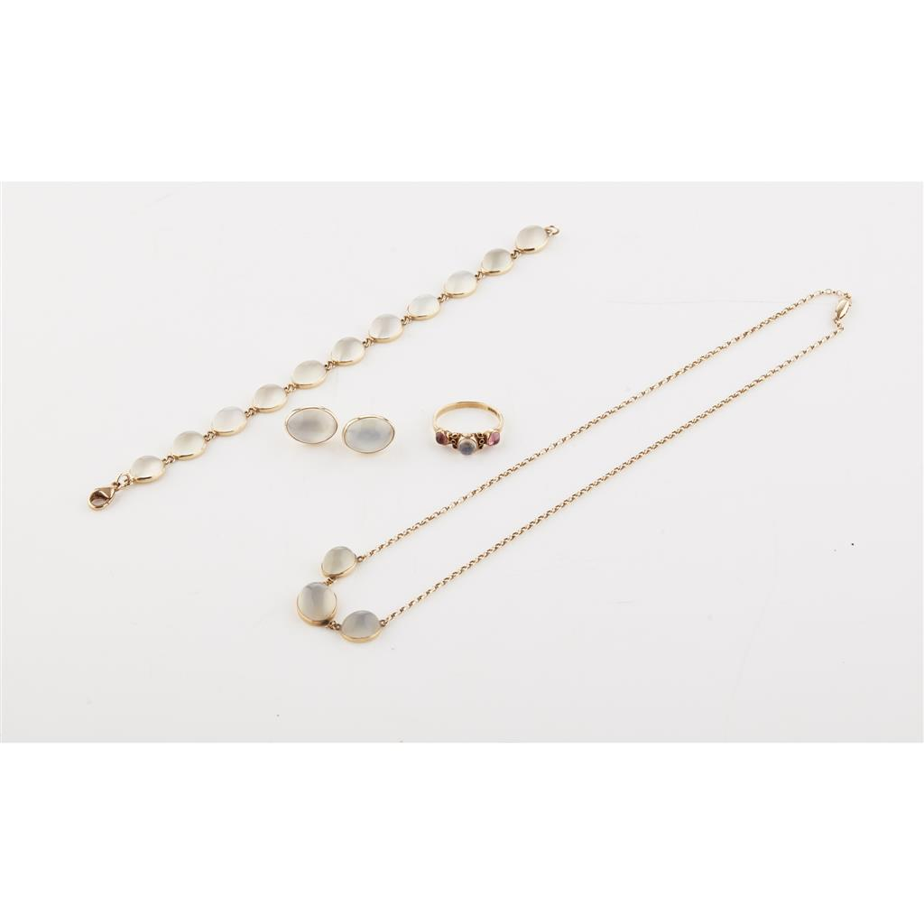A suite of 9ct gold modern moonstone set jewellery comprising