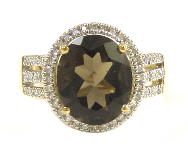 SMOKY QUARTZ AND TEN KARAT GOLD RING with round cut