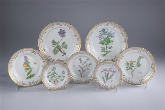 FIFTEEN ROYAL COPENHAGEN PORCELAIN FLORA DANICA PLATES 20th century underglaze