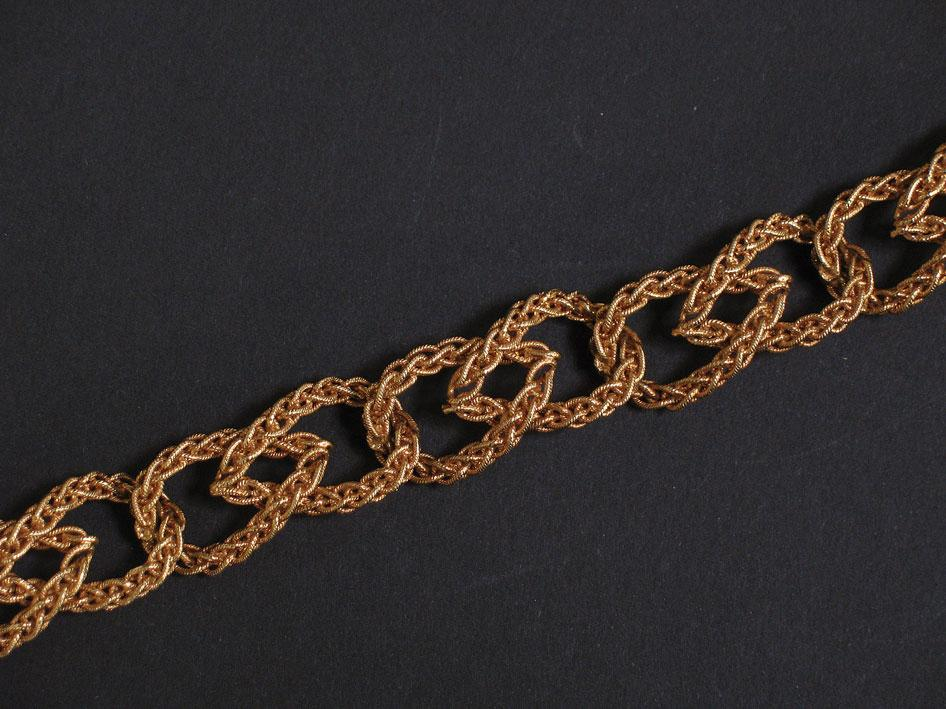 A MODERN 18CT YELLOW GOLD BRACELET each oval open link