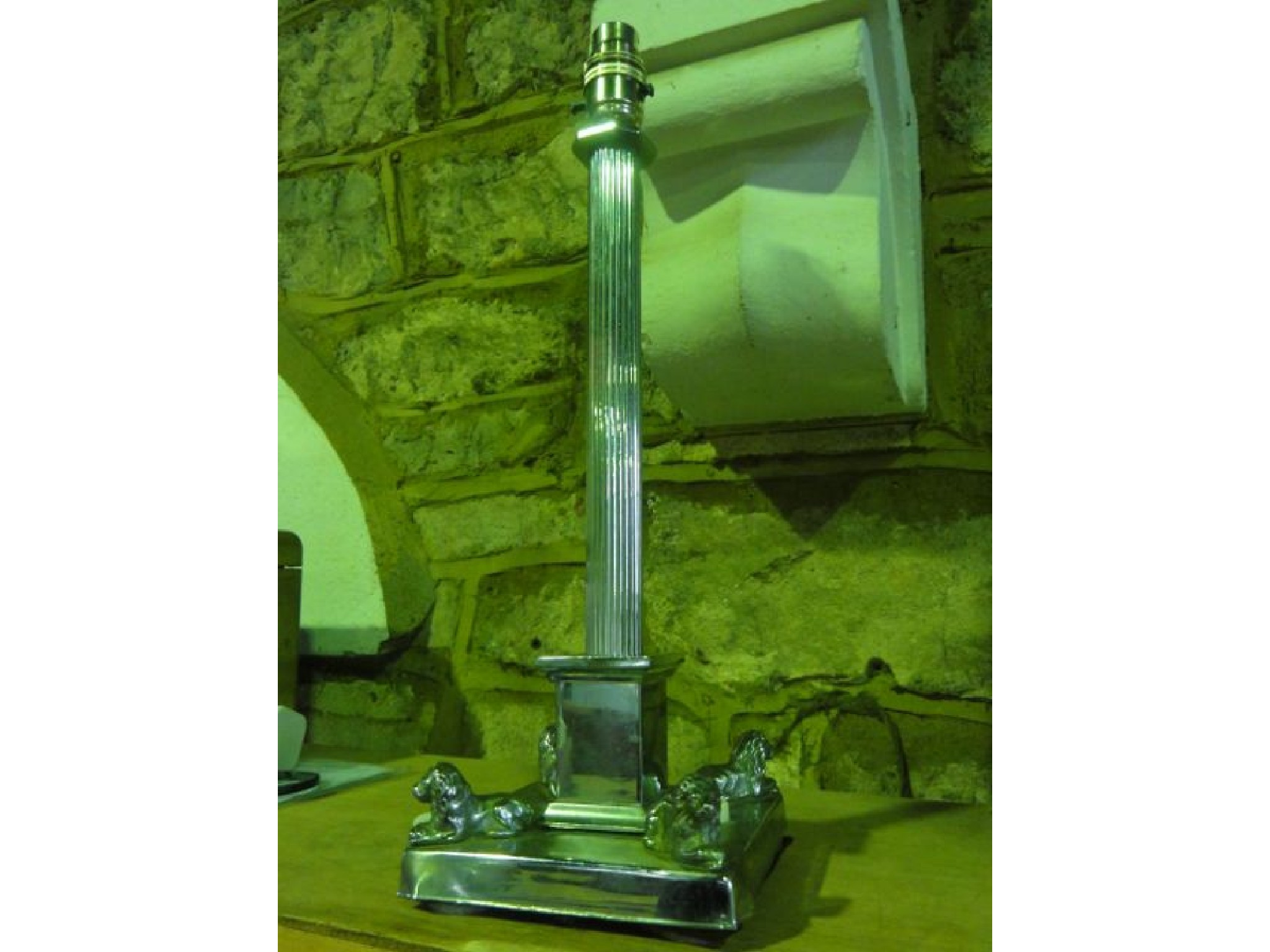 A single vintage desk lamp in the form of a