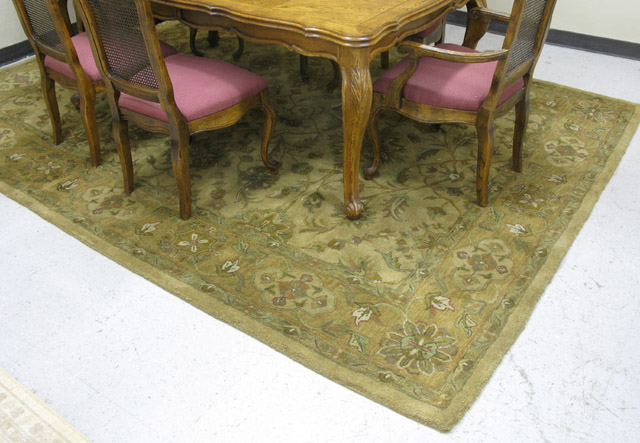 ORIENTAL CARPET Indo Persian overall floral design on light green