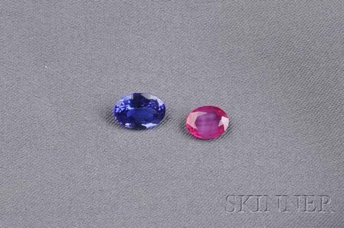 Unmounted Tanzanite and Ruby the oval shaped tanzanite measuring approx