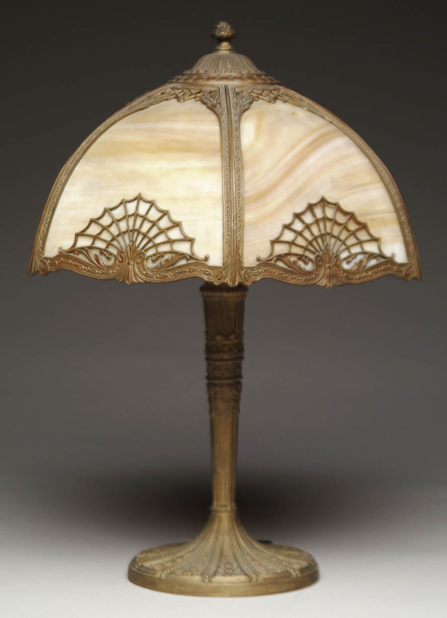 BENT PANEL TABLE LAMP Nice decorative lamp has six bent