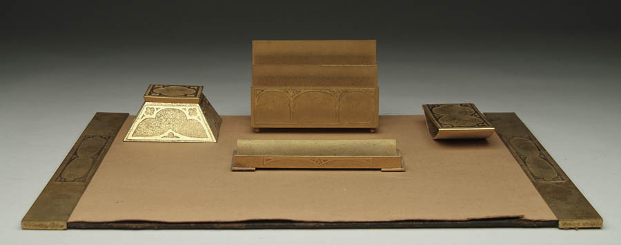 BRONZE DESK SET Wonderful bronze desk set consists of two