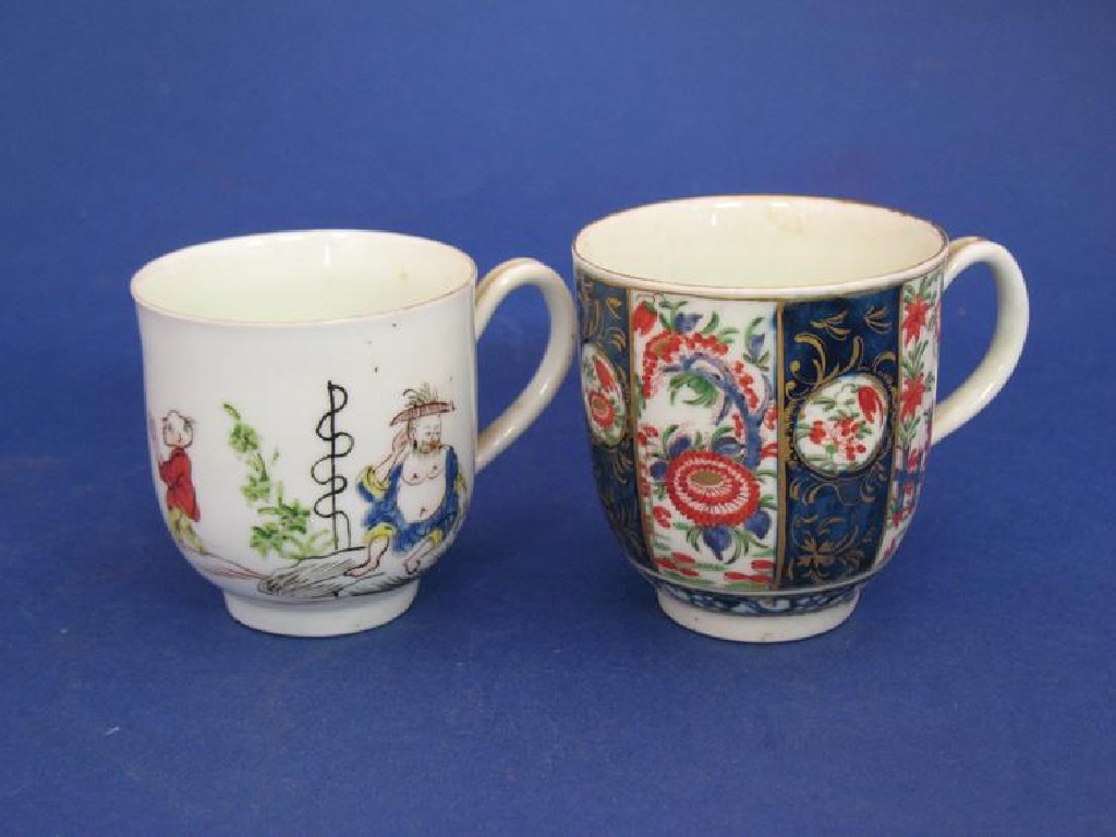 A FIRST PERIOD WORCESTER IMARI PATTERN COFFEE CUP circa 1765