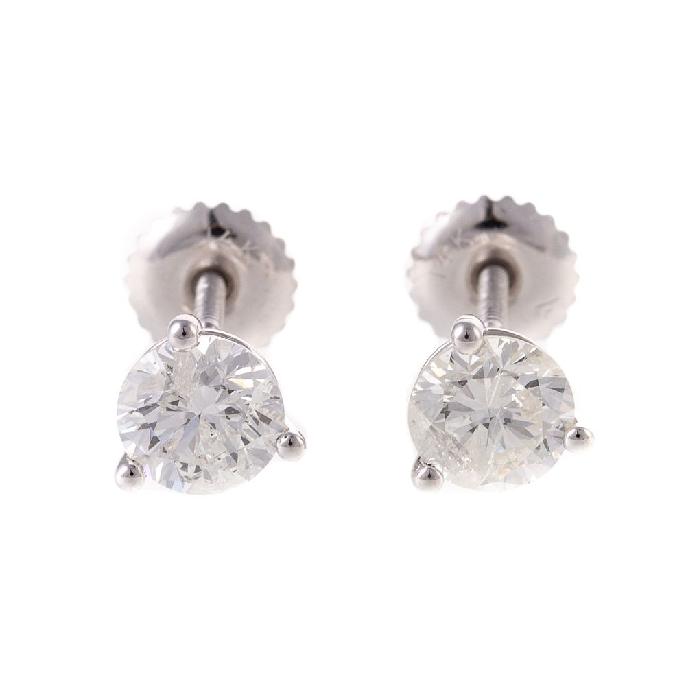 A Pair of 1 44 ctw Round Diamond Stud Earrings