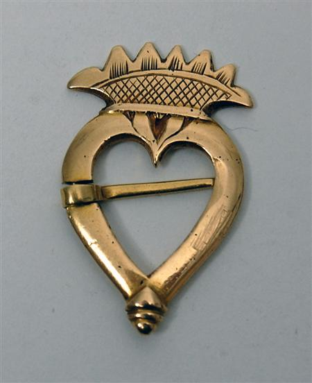 An early 18th century gold luckenbooth brooch unmarked of simple