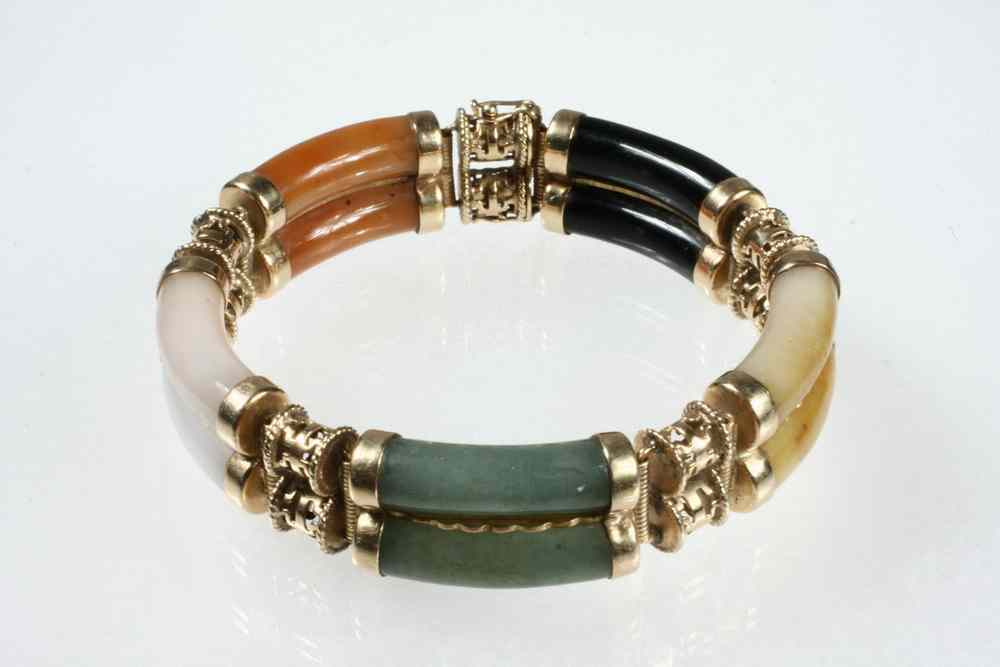 BRACELET Vintage oriental jade and 14K yellow gold five links