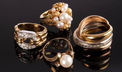 A bi colour gold dress ring set with a line
