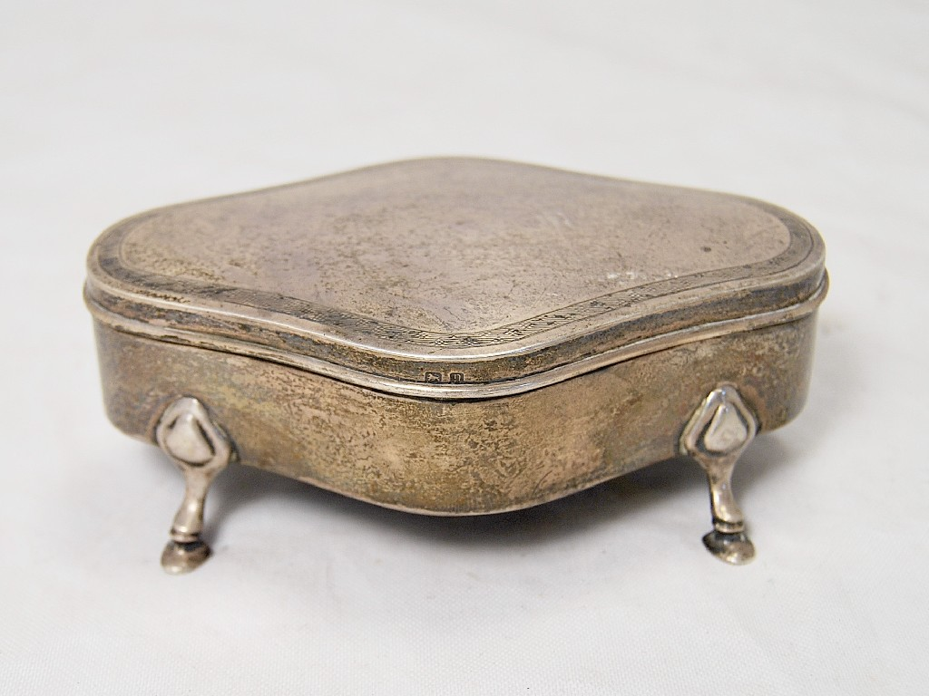 Edwardian silver trinket box on four Art Nouveau style feet