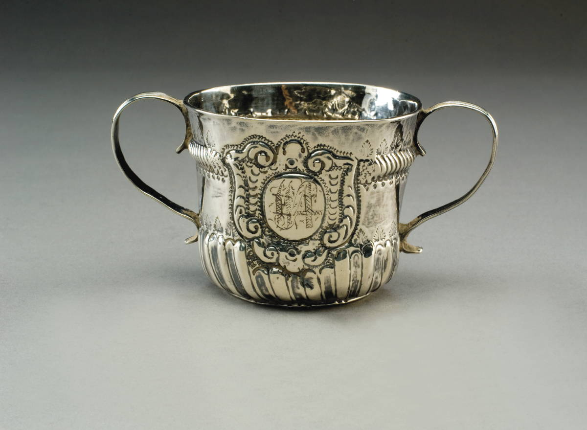 QUEEN ANNE SILVER CAUDLE CUP JOHN COWSEY LONDON 1706 07
