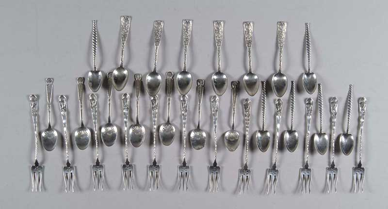 LOT OF 31 PIECES OF STERLING FORKS AND SPOONS Lot