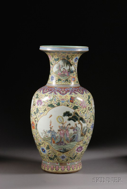 Large Famille Jeune Vase 19th century Fen Tsai enamels of